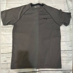 UnderArmour men’s medium short sleeve tee.